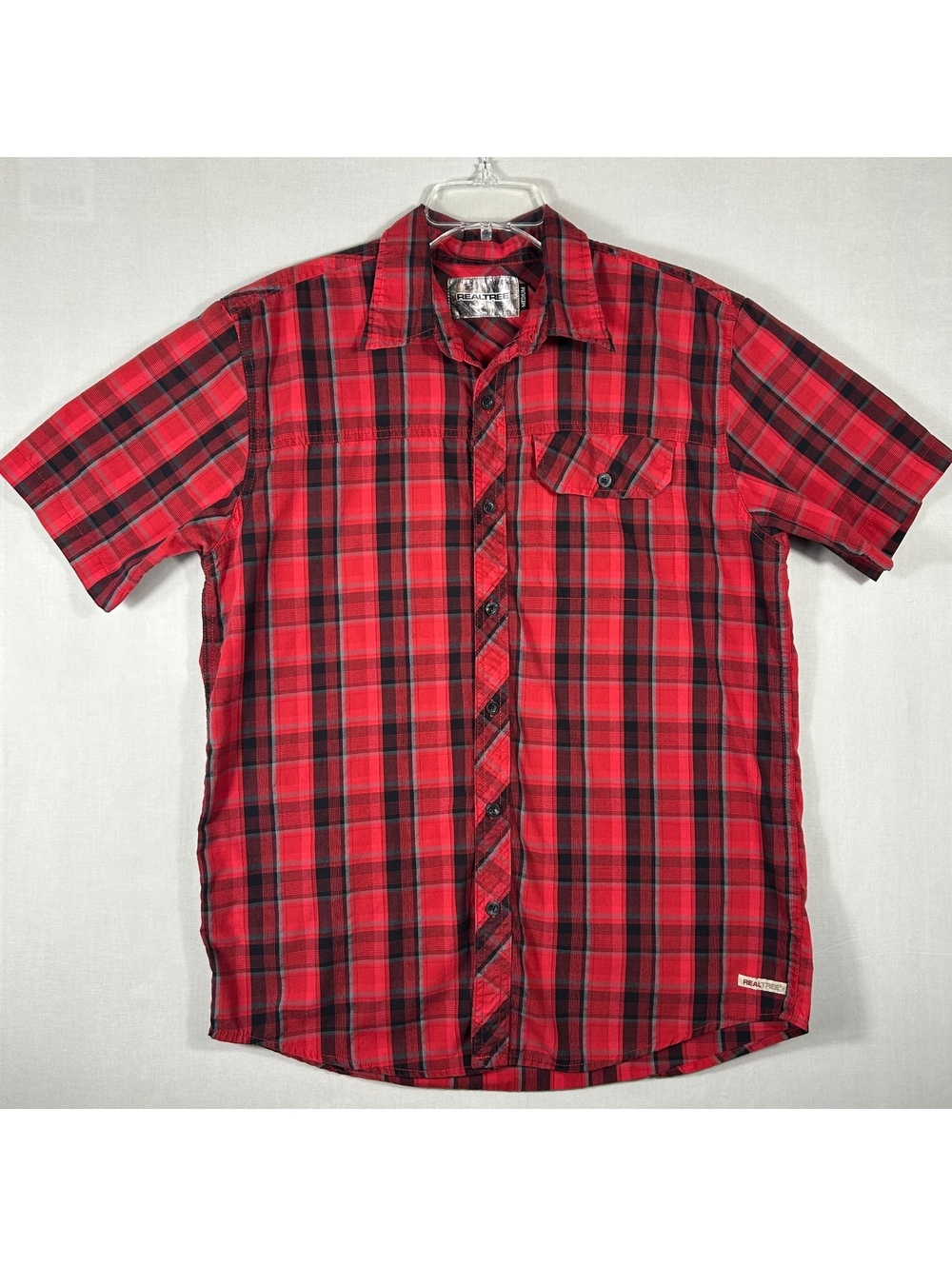 Realtree Short Sleeve Shirt Men’s Medium Red & Black Button Up Plaid